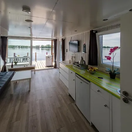 Feststehendes Hausboot *