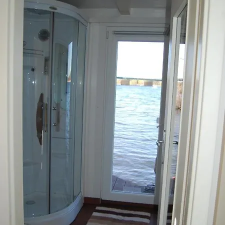 Feststehendes Hausboot Tekne Kolonie Zern