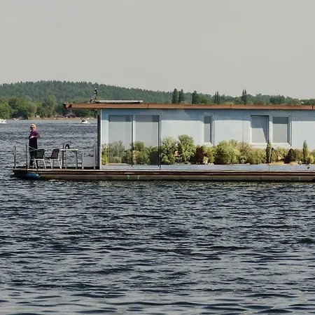 Feststehendes Hausboot