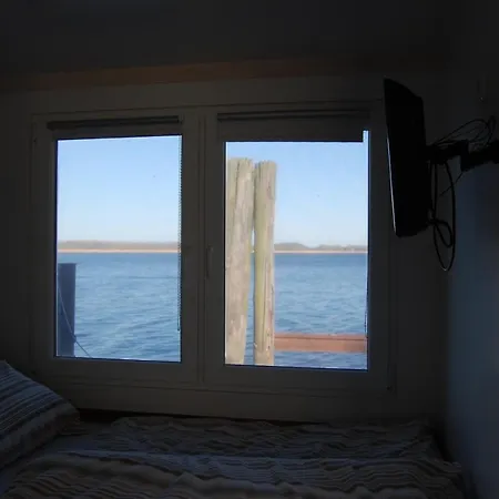 Feststehendes Hausboot *