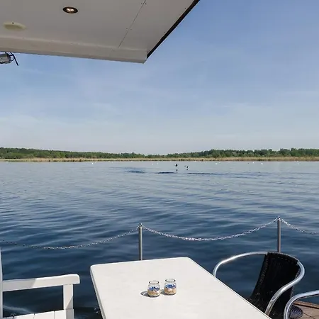 Feststehendes Hausboot بوتيل Kolonie Zern