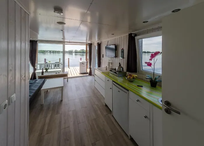 Feststehendes Hausboot *