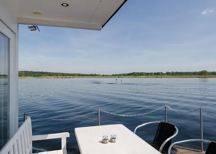 Feststehendes Hausboot بوتيل Kolonie Zern